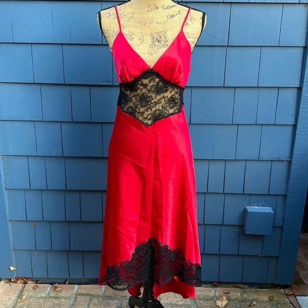 ♥️🖤♥️ Victoria’s Secret red satin with black lace nightgown small slip dress